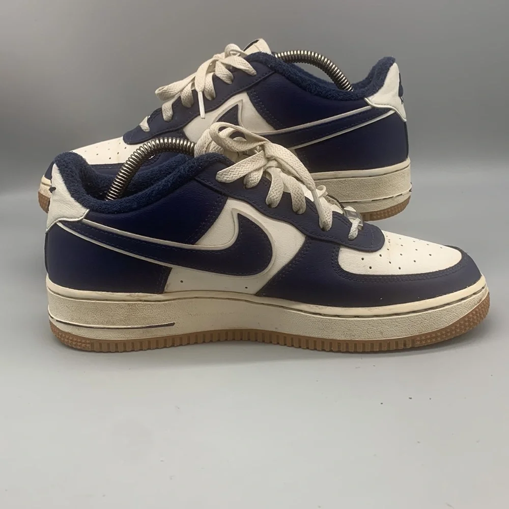 Nike Air Force 1 '07 LV8 Low Sail/Midnight Navy Mens Size 7Y